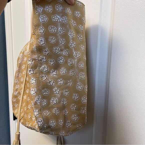 Cavalcanti Leather Tan Embossed Flower Shoulder Handbag Made in Italy - Picture 5 of 11